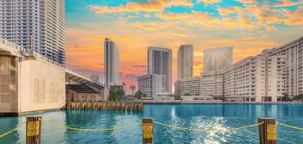 Pool - Bay View 2BR · Beachwalk Resort (Hallandale Beach)