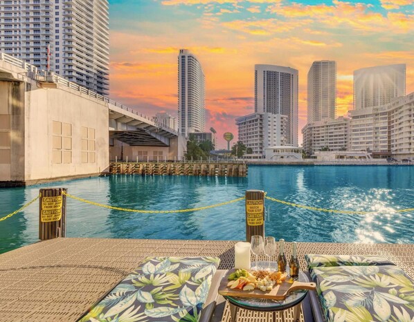 Pool - High-Rise 2BR · Bay View Beachwalk Resort (Hallandale Beach)