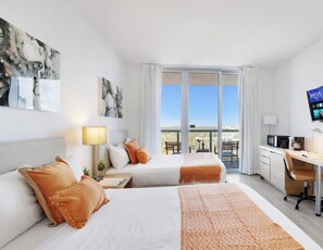 Desk, iron/ironing board, travel crib, WiFi - Bright Studio | Intracoastal View & Pool (Hallandale Beach)