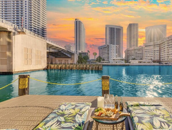 Pool - Stylish Studio, Marina View & Amazing Pool (Hallandale Beach)