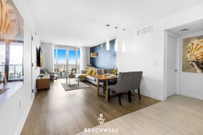 Living area - 1BR Marina View, High Floor, Full Kitchen (Hallandale Beach)