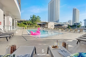 Pool - 1BR Marina View, High Floor, Full Kitchen (Hallandale Beach)