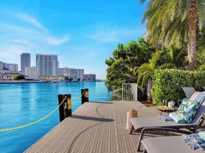 Terrace/patio - High-Floor Studio | Bay & Miami Skyline (Hallandale Beach)