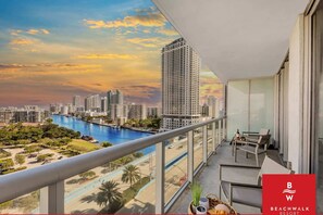 Property grounds - 1BR Bay View, Resort Amenities, Beach Access (Hallandale Beach)