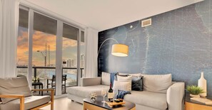 TV, offices - Resort Living  2BR Gym & Pool (Hallandale Beach)