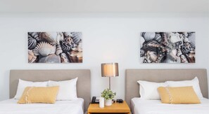 Desk, iron/ironing board, travel cot, WiFi - High-Floor Balcony · 2BR Resort Sunset View (Hallandale Beach)