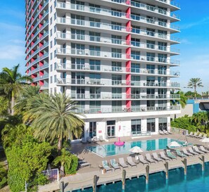 Exterior - Stylish Studio Near the Beach | Resort Life (Hallandale Beach)