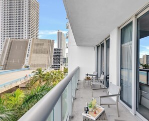 Property grounds - Beachwalk 1BR with Stunning Intracoastal View (Hallandale Beach)