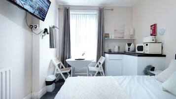 1 bedroom, bed sheets