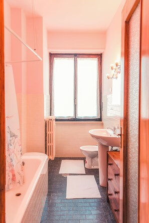 Apartment, Balkon, Stadtblick | Badezimmer