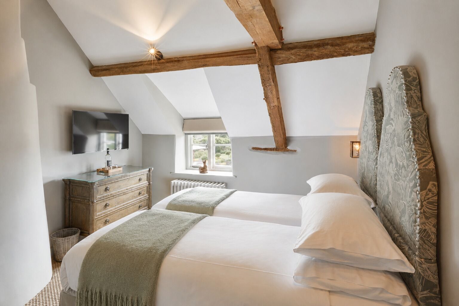 Cottage, 2 Bedrooms, Pets allowed, Garden View | Iron/ironing board, free WiFi