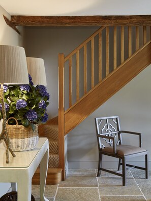 Cottage, 3 Bedrooms, Patio, Garden View | Lobby - Grey's Court Cottages (Southrop)