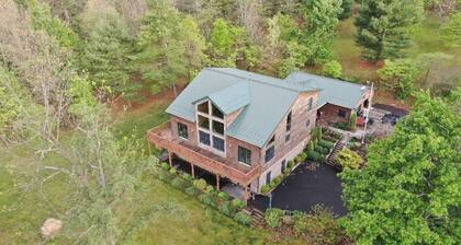 Towser’s Timber Lodge: Luxury Escape on Acreage