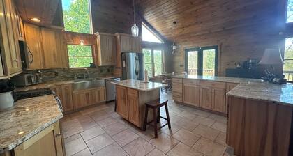 Towser’s Timber Lodge: Luxury Escape on Acreage