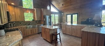Towser’s Timber Lodge: Luxury Escape on Acreage