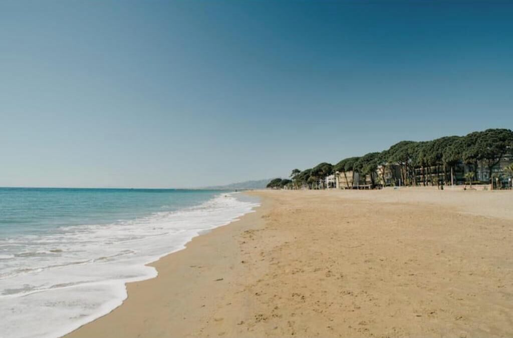 Plage, chaises longues