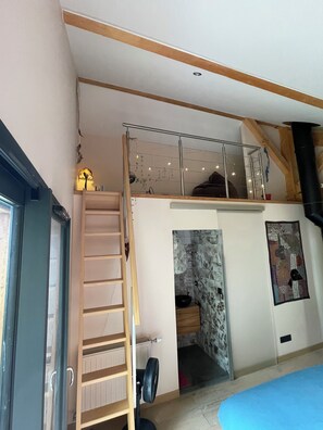 Interior - Villa "le Boulot" artists' home (Gruffy)