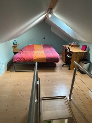 5 bedrooms, WiFi, bed sheets - Villa "le Boulot" artists' home (Gruffy)