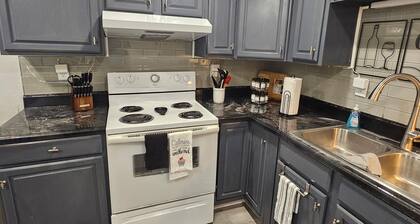 Stylish 2BR w/ Private Screened Lanai & Coffee Bar