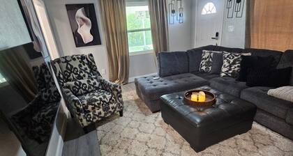 Stylish 2BR w/ Private Screened Lanai & Coffee Bar