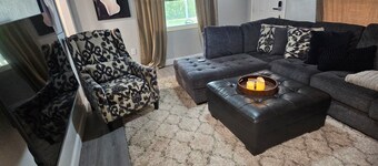 Stylish 2BR w/ Private Screened Lanai & Coffee Bar