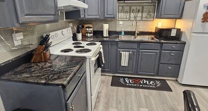 Stylish 2BR w/ Private Screened Lanai & Coffee Bar