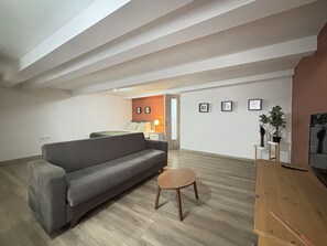 TV - Cozy and Stylish Loft In The Heart of Taksim! (Istanbul)