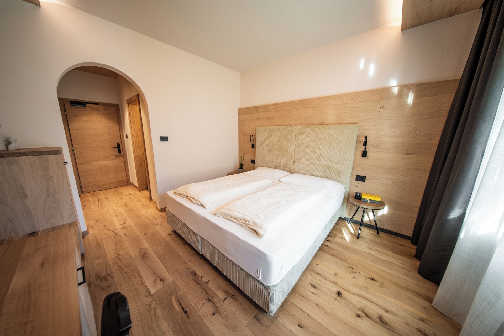 Deluxe-Doppelzimmer, Balkon, Blick auf den Innenhof | Zimmersafe, Schreibtisch, Verdunkelungsvorhänge, schallisolierte Zimmer