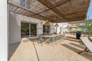 Outdoor dining - Mas Acquaviva, Air-Conditioned, Sleeps 10, Pool at "Domaine des Pourpiasses" (Monteux)