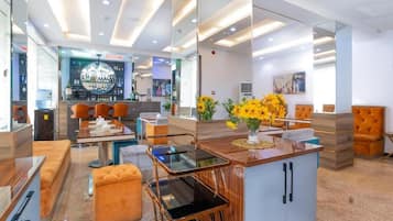 Deluxe Apartment, Balcony, City View | Dining