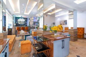 Deluxe Apartment, Balcony, City View | Dining - Poise And Class Apartment (Lagos)