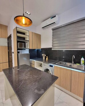 Deluxe Apartment, Balcony, City View | Private kitchen - Poise And Class Apartment (Lagos)