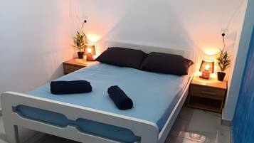 Iron/ironing board, WiFi, bed sheets