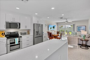 Fridge, microwave, oven, stovetop - Jamaica Royale 106 Beautiful Condo! (Siesta Key)