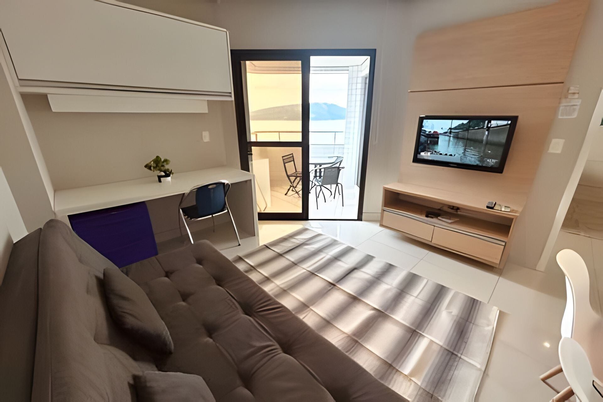 Apartment | Living area | Flat-screen TV