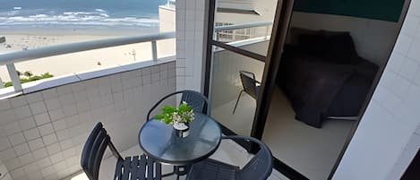 Apartment | Outdoor dining