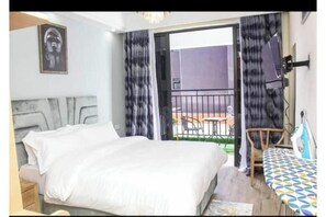 Iron/ironing board, Internet, bed sheets