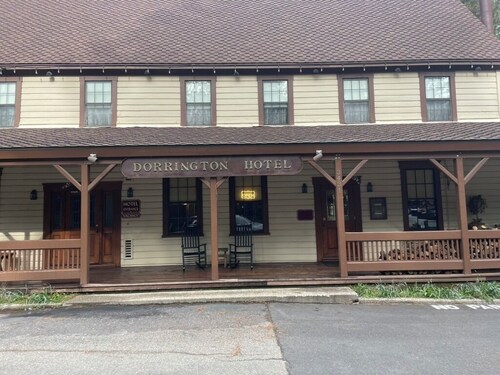 Charming Historic B&B Room in Downtown Dorrington