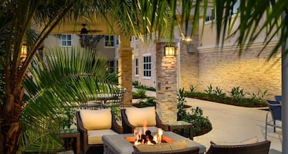 Chic 1BR Suite w/ Kitchen | Pool + Free Breakfast