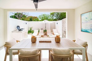 Outdoor dining - New Stylish 2BR Villa, Walk to Beach! Pool (Lower Carlton)
