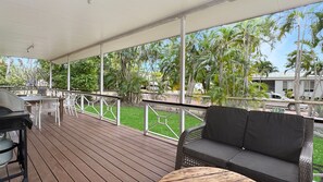Outdoor dining - Runswick - a relaxed coastal escape (Horseshoe Bay)