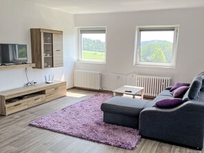 TV - Happy Home by Interhome (Hradesice)