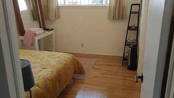 Desk, iron/ironing board, free WiFi, bed sheets
