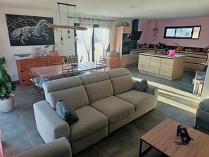 Living area - Vrbo Property (Saint-Gilles)
