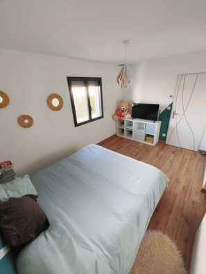 Room - Vrbo Property (Saint-Gilles)