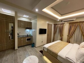 In-room safe, desk, laptop workspace, blackout curtains - The Shortlet Ahvi (Lekki)