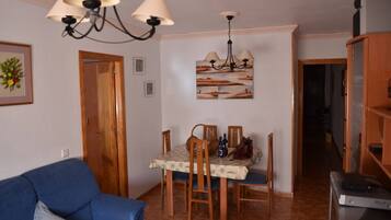 Apartamento, 3 quartos, sacada | Sala de jantar
