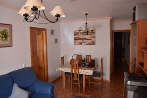 Apartment, 3 Schlafzimmer, Balkon | Esszimmer