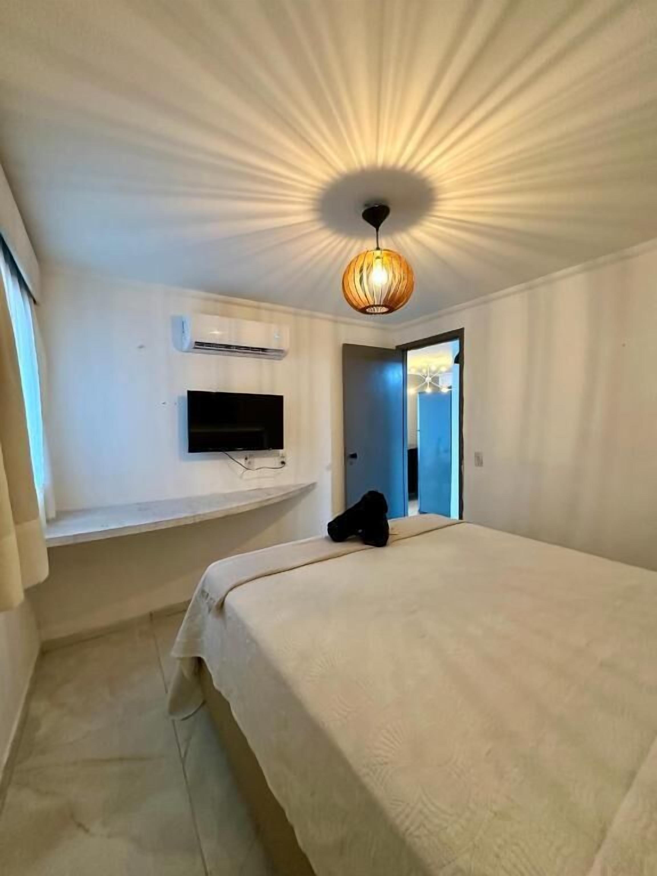 Deluxe Apartment, Partial Ocean View | Blackout drapes, iron/ironing board, free WiFi