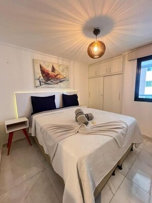 Apartament Deluxe, vistes parcials a l'oceà | Cortines opaques, planxa i posts de planxar i wifi gratuïta 